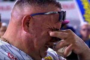 Eliézer Alfonzo rompe en llanto durante inauguración de la LVBP 2026-2027