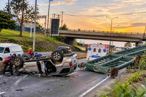 Camioneta volcó en la Panamericana