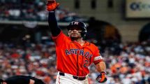 José Altuve conectó su jonrón 28 en playoffs y quedó a uno del récord histórico de Manny Ramírez en la postemporada de MLB.