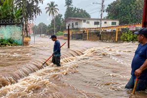 Laguna Las Mayas se desbordó tras fuertes lluvias