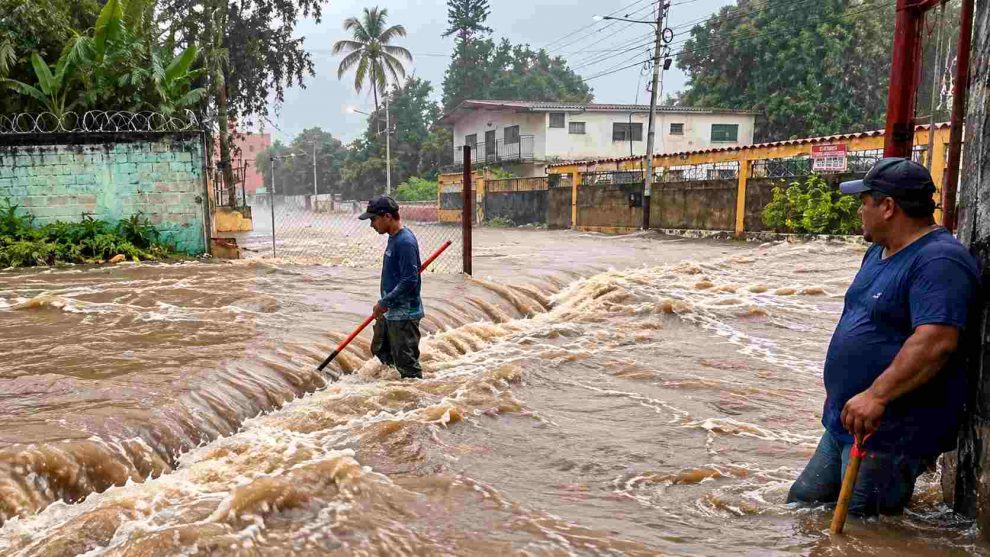Laguna Las Mayas se desbordó tras fuertes lluvias