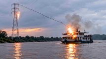 Emergencia en el río Orinoco: Cable eléctrico cae sobre una embarcación fluvial