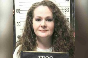 Christa Pike sobrevive a dos dosis de inyección letal en Tennessee. Fue hospitalizada y el gobernador ordenó investigar la ejecución fallida.